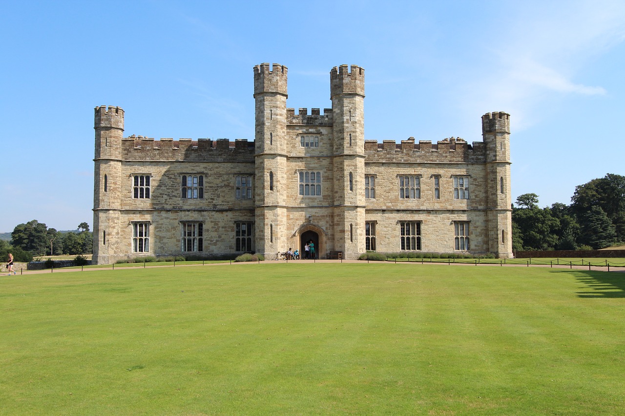 Maidstone, Kent - Leeds Castle & Chatham Historic Dockyard